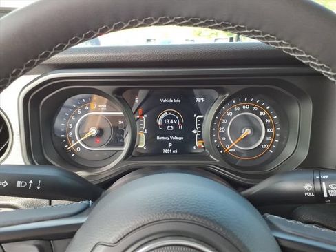 Used 2026 Jeep Gladiator Sport AWD/4WD image 18