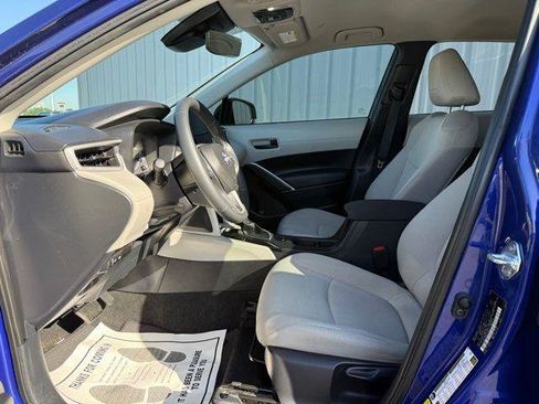 Used 2025 Toyota Corolla Cross LE FWD image 6