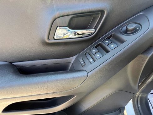 Used 2018 Chevrolet Trax LT w/ LT Convenience Package FWD image 35