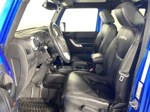 Used 2014 Jeep Wrangler Unlimited Sahara AWD/4WD image 15