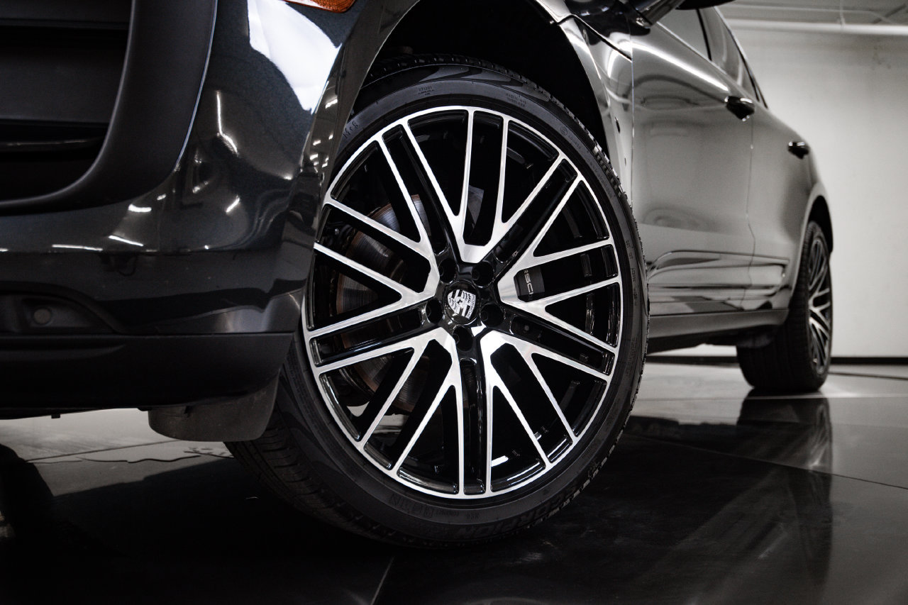 Certified 2026 Porsche Macan AWD/4WD image 12