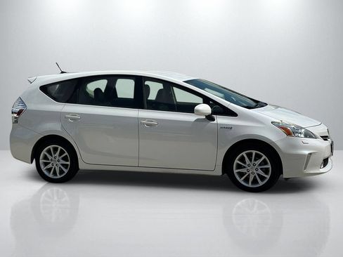 Used 2013 Toyota Prius V Five FWD image 4