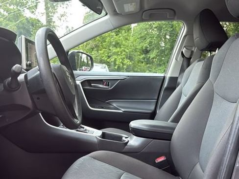 Used 2025 Toyota RAV4 XLE AWD/4WD image 10