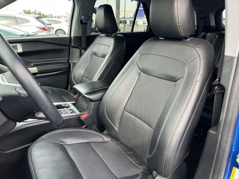 Used 2023 Ford Explorer Limited image 16