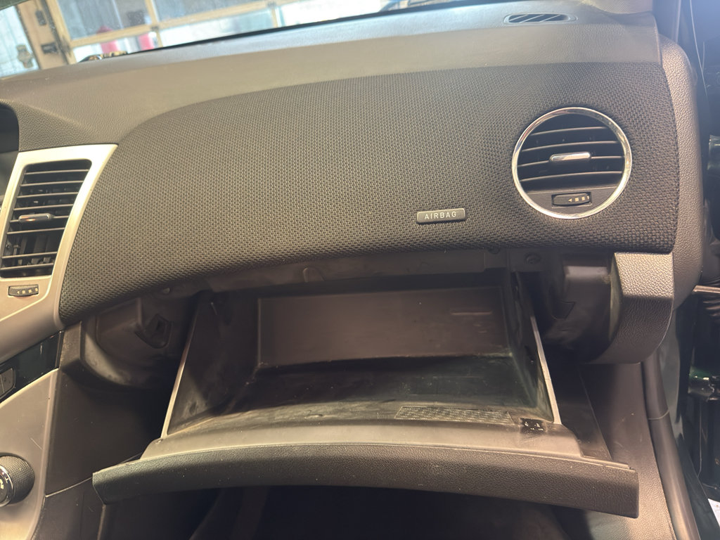 Used 2014 Chevrolet Cruze LT FWD image 25