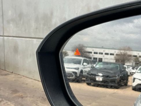 Used 2023 Nissan Rogue S image 19