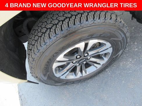 Used 2022 Chevrolet Colorado Z71 w/ Safety Package AWD/4WD image 2