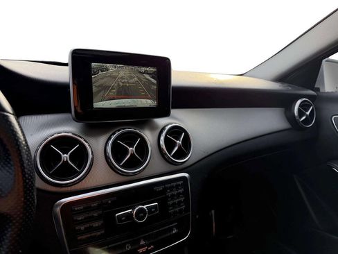Used 2015 Mercedes-Benz GLA 250 4MATIC image 19