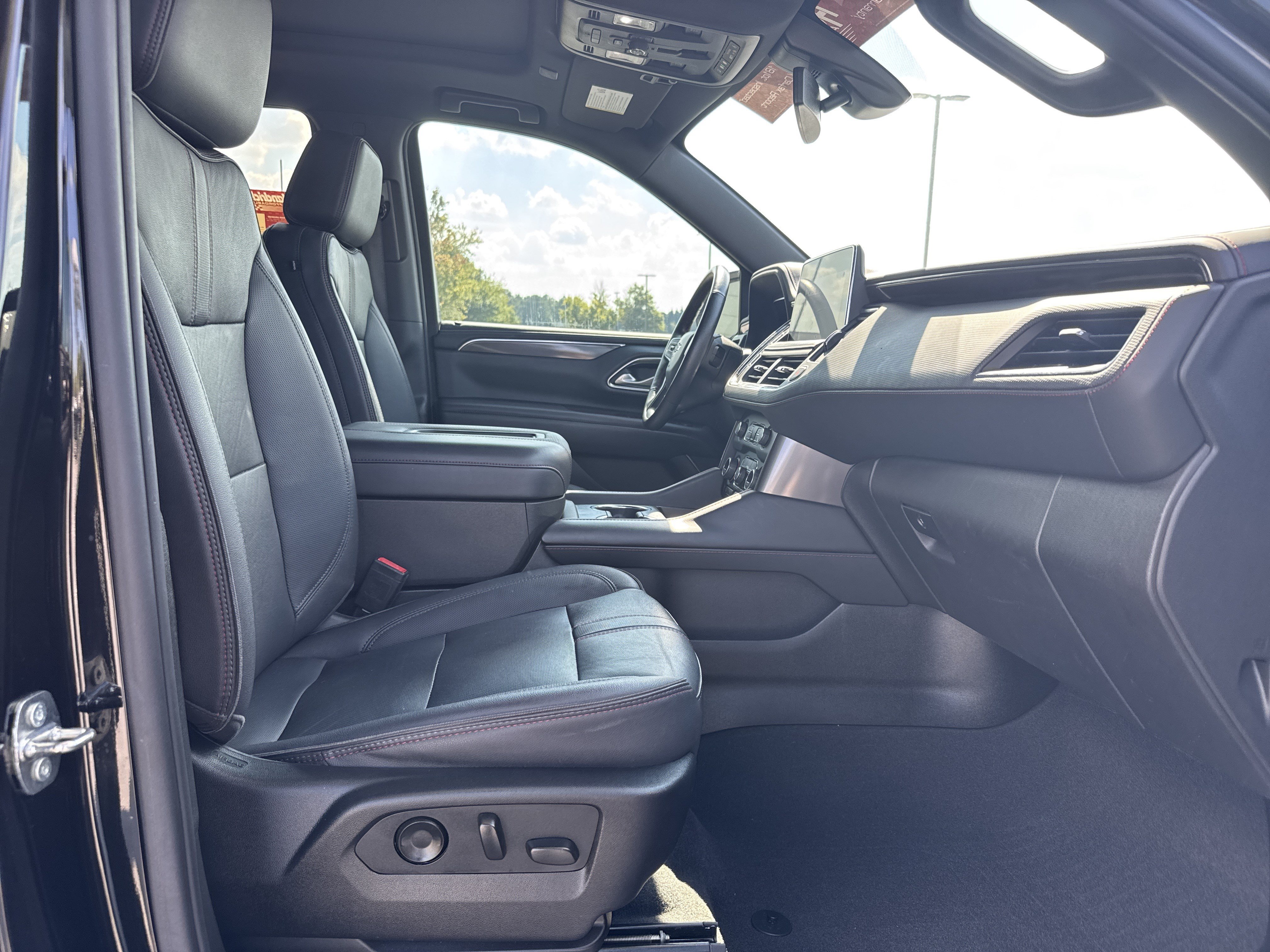 Used 2022 Chevrolet Tahoe RST w/ Luxury Package AWD/4WD image 37