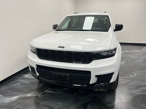 Used 2024 Jeep Grand Cherokee L Laredo image 3