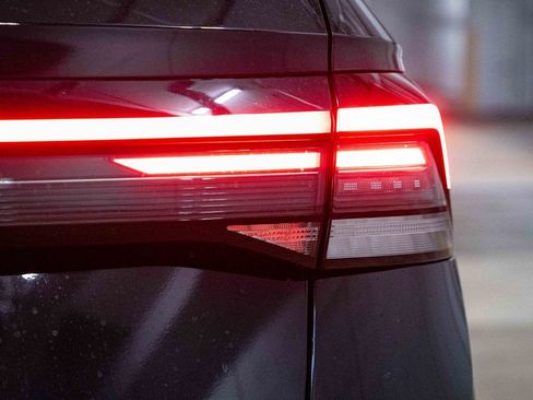 New 2026 Volkswagen Taos SE image 6