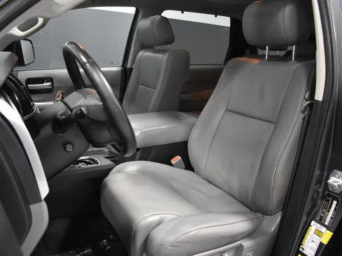 Used 2018 Toyota Sequoia Limited w/ Safety & Convenience Package AWD/4WD image 3