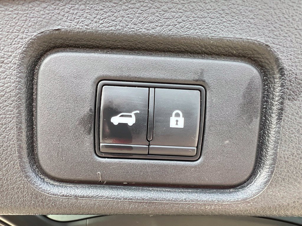 Used 2023 Nissan Pathfinder SL AWD/4WD image 22