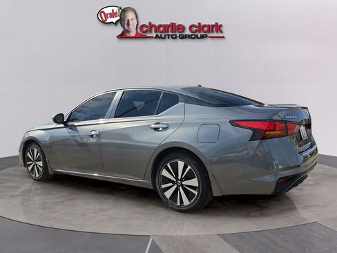 Used 2022 Nissan Altima 2.5 SV FWD image 3