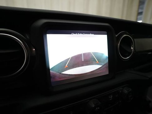 Used 2019 Jeep Wrangler Unlimited Sahara AWD/4WD image 19