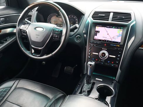 Used 2016 Ford Explorer Platinum AWD/4WD image 9