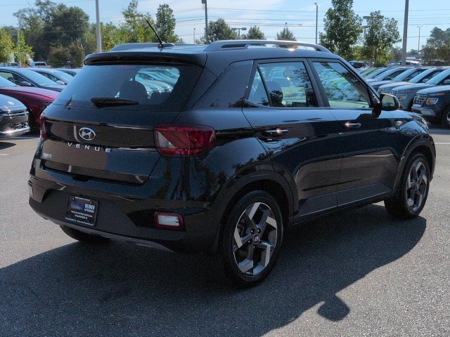 Used 2024 Hyundai Venue SEL FWD image 5