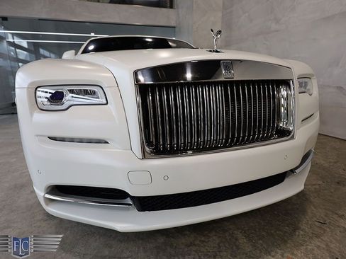 Used 2020 Rolls-Royce Dawn image 11