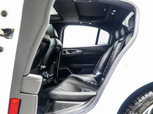 Used 2023 Alfa Romeo Giulia Veloce image 38