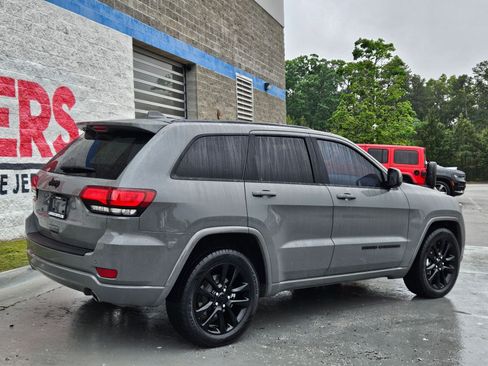 Used 2020 Jeep Grand Cherokee Altitude RWD image 7