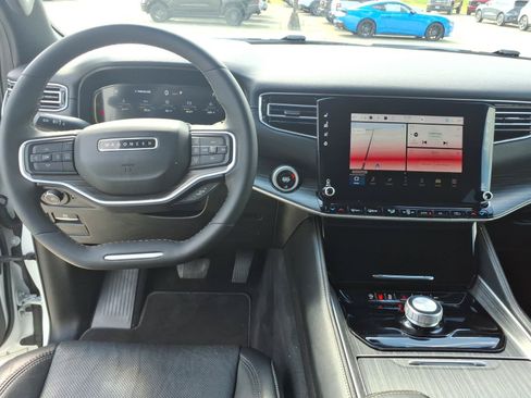 Used 2024 Jeep Wagoneer Series II w/ Flexible Seating Group RWD image 16