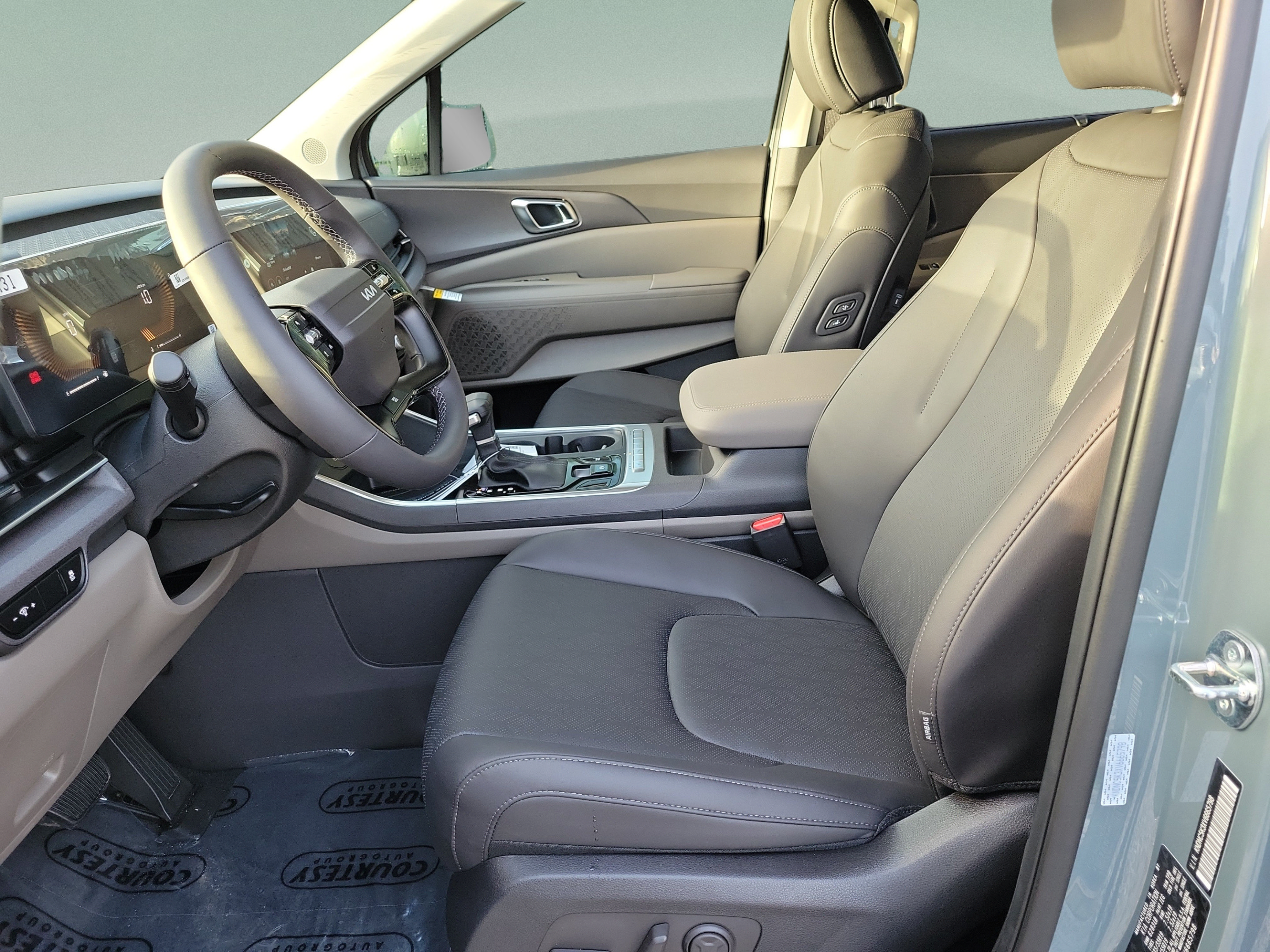 New 2027 Kia Carnival EX FWD image 15