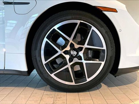 Used 2025 Porsche Taycan image 14