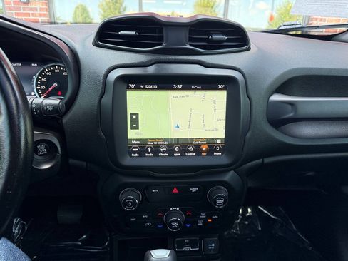 Used 2019 Jeep Renegade Altitude w/ UConnect 8.4 Nav Group FWD image 14