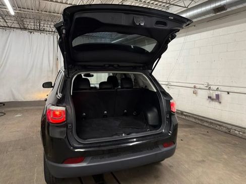 Used 2018 Jeep Compass Latitude w/ Popular Equipment Group AWD/4WD image 7