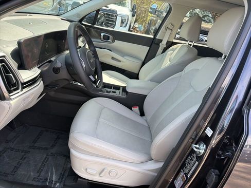 Certified 2025 Kia Sorento EX w/ Panoramic Sunroof Package FWD image 15
