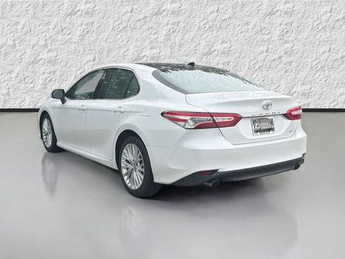 Used 2018 Toyota Camry XLE FWD image 5