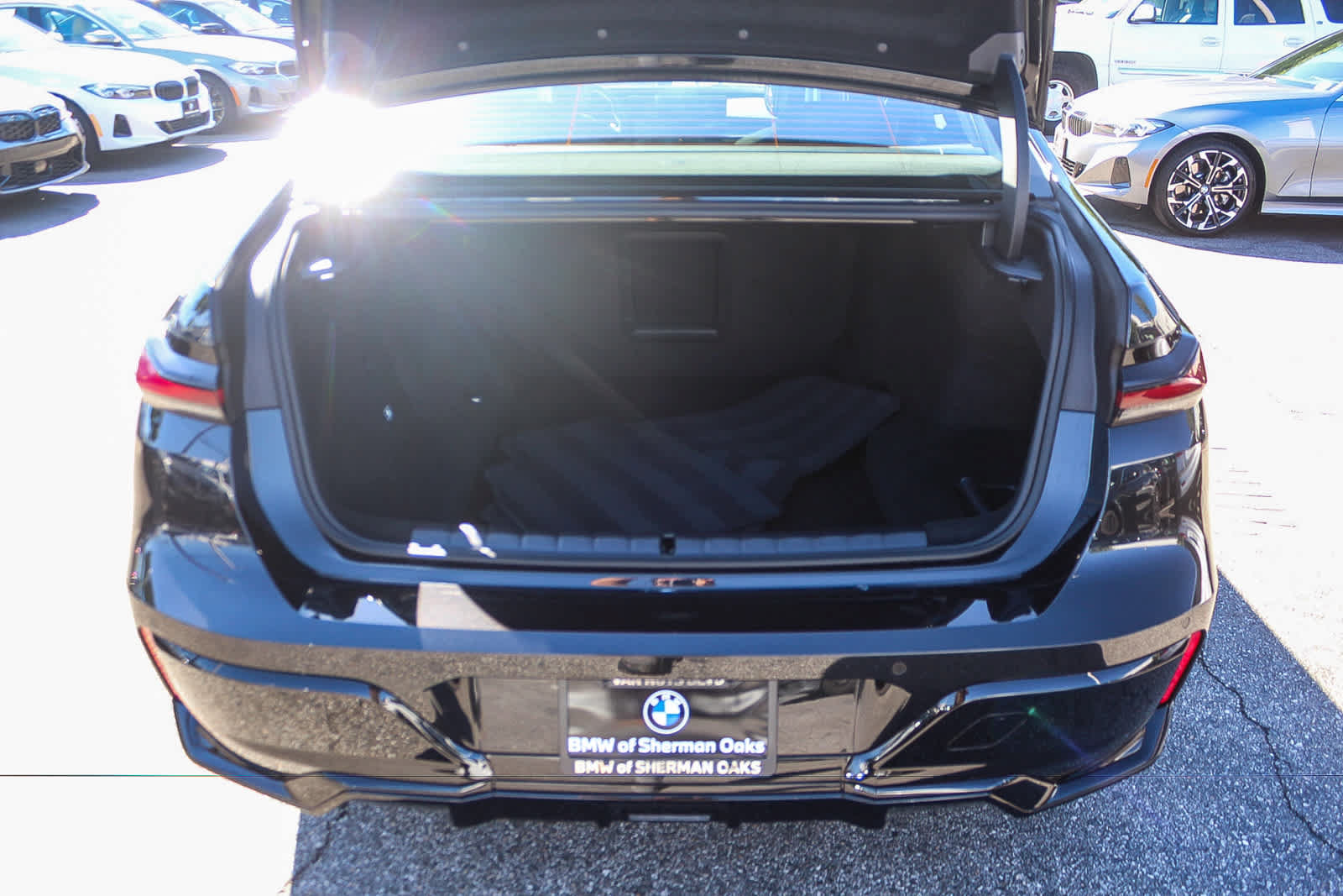 Used 2026 BMW 750e xDrive w/ Executive Package AWD/4WD image 26