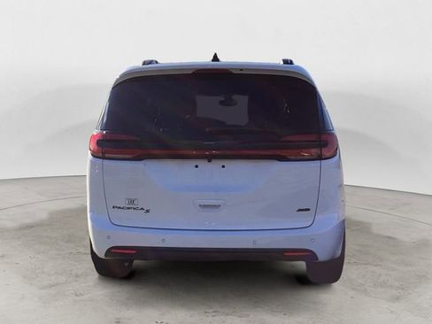 New 2026 Chrysler Pacifica Select w/ S Appearance Package image 5