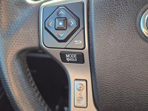 Used 2018 Toyota 4Runner SR5 AWD/4WD image 25