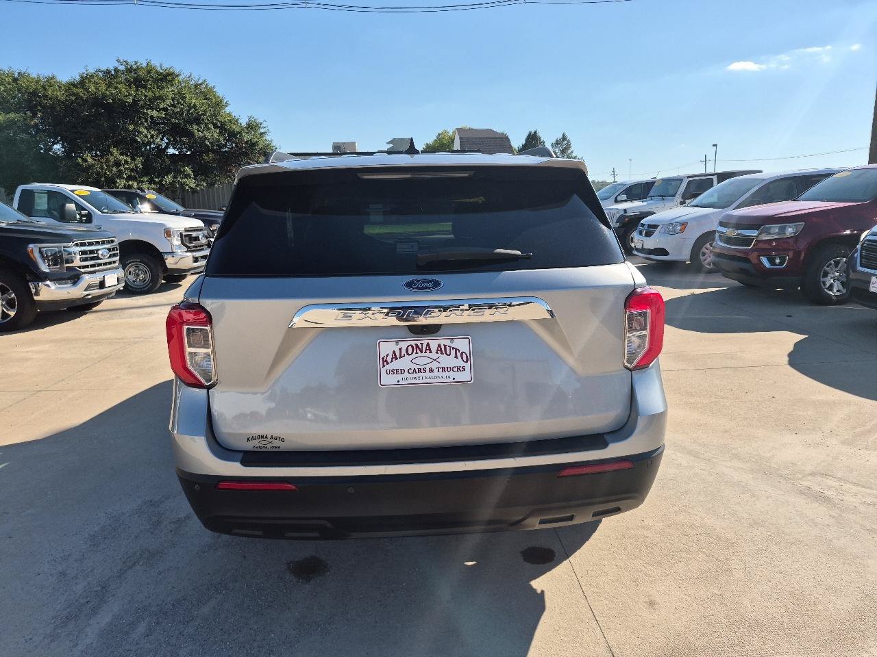 Used 2023 Ford Explorer XLT AWD/4WD image 7
