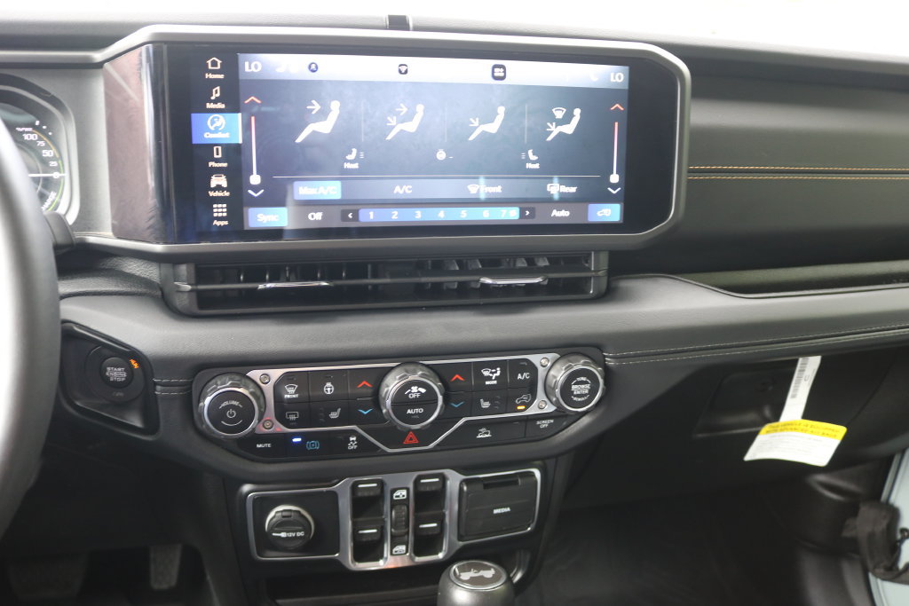 Used 2024 Jeep Wrangler Unlimited Sahara AWD/4WD image 22