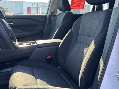 Certified 2025 Nissan Rogue SV image 8