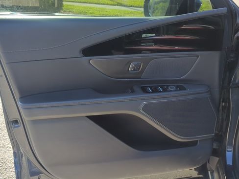 Used 2024 Lincoln Nautilus Premier w/ Jet Appearance Package image 9