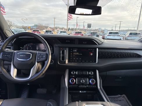 Used 2023 GMC Yukon XL Denali AWD/4WD image 42