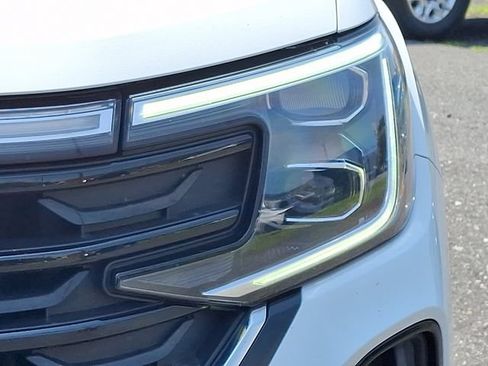 Used 2024 Volkswagen Atlas Cross Sport SE AWD/4WD image 9