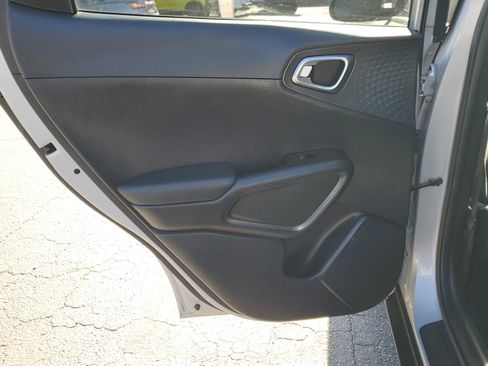 Used 2021 Kia Soul S image 11