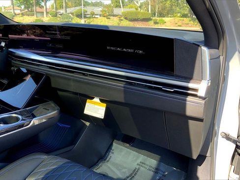 New 2026 Cadillac Escalade IQL Luxury image 33