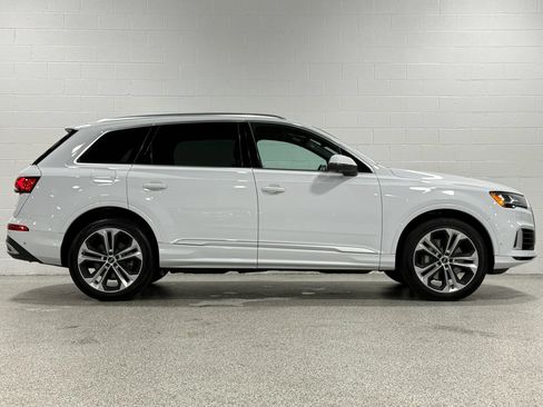 Used 2021 Audi Q7 3.0T Premium Plus w/ Premium Plus Package AWD/4WD image 5