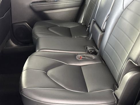 Used 2023 Toyota Highlander XLE image 14