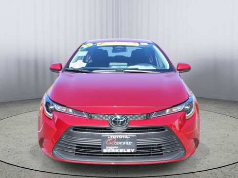 Used 2025 Toyota Corolla LE image 3