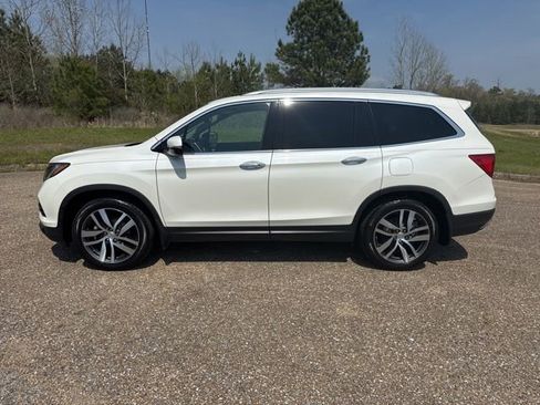 Used 2017 Honda Pilot Touring image 5