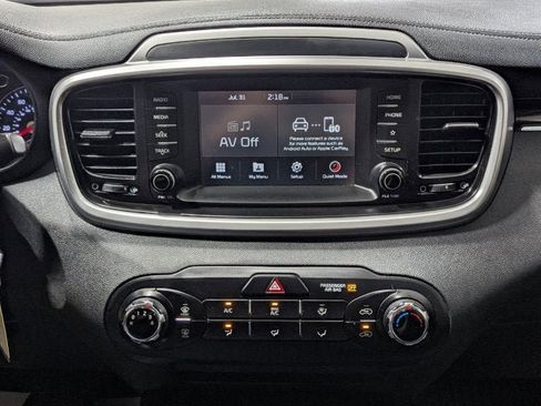 Used 2020 Kia Sorento LX image 17