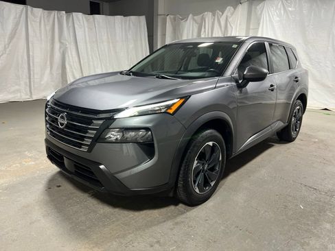 Used 2024 Nissan Rogue SV AWD/4WD image 3