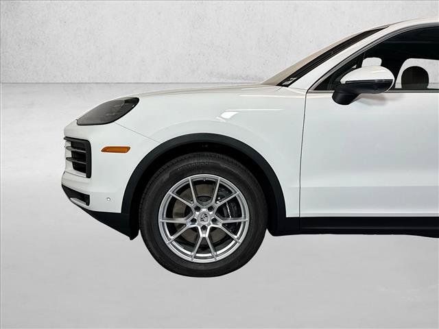 Used 2026 Porsche Cayenne AWD/4WD image 29
