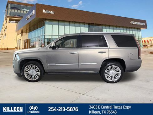 Used 2019 Cadillac Escalade Platinum AWD/4WD image 4